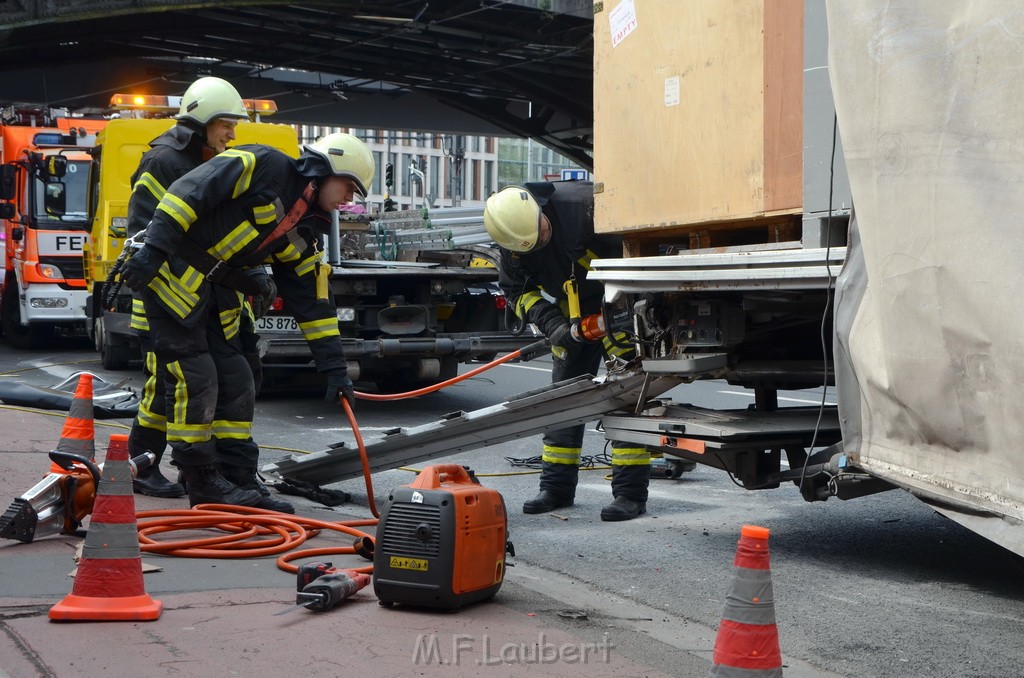 LKW Bruecke Koeln Deutz Opladenestr Deutz Muelheimerstr P141.JPG - Miklos Laubert